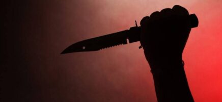 யாழ். வைத்தியசாலை வீதியில் கத்திக்குத்து ; ஒருவர் காயம்