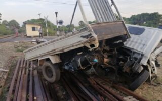 கல்குடாவில் ரயிலுடன் வாகனம் மோதி விபத்து: குடும்பஸ்தர் உயிரிழப்பு