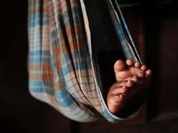 தனது குழந்தைக்கு தொட்டில் கட்ட முற்பட்ட தந்தைக்கு ஏற்பட்ட விபரீதம்