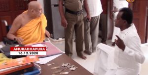 நான் காளி – பௌத்தமதகுரு முன்னிலையில் கொரோனா மருந்தினை தயாரித்த கேகாலை வைத்தியர் ஆவேசம்