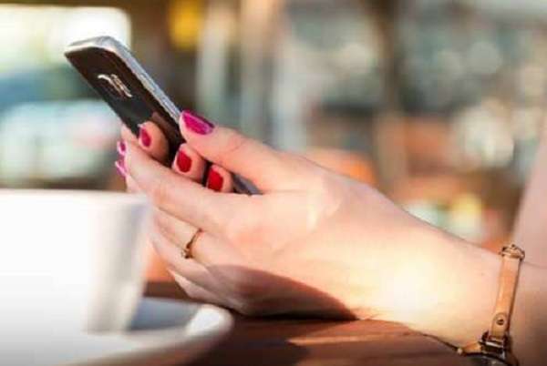 ஆண்களே உசார்: பெண்ணாக கைபேசியில் உரையாடி பணம் மோசடி செய்த ஆண்!! யாழில் நடந்த சம்பவம்