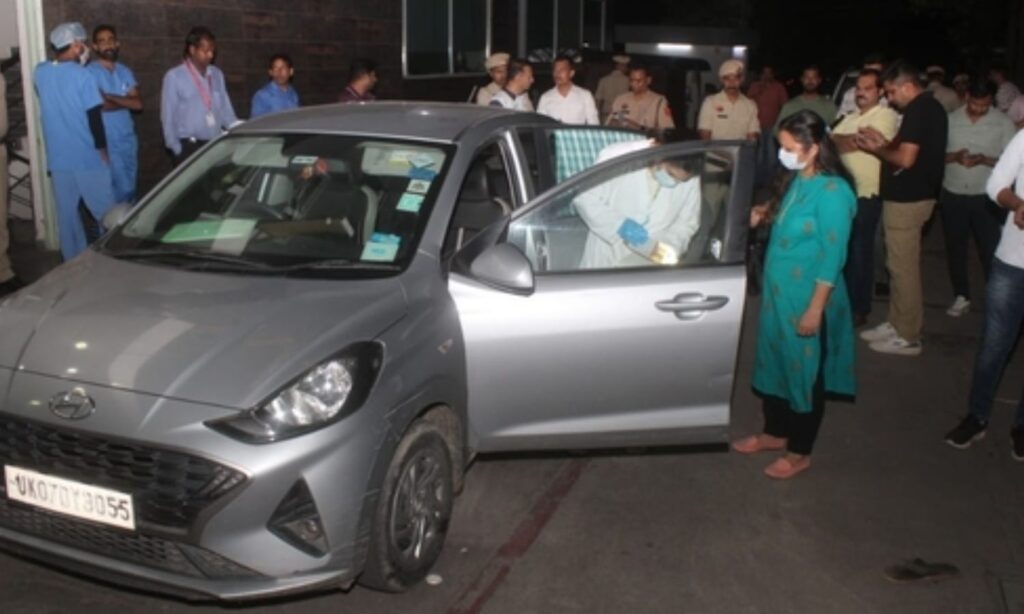 கடன் சுமையால் ஒரு குடும்பமே விஷம் குடித்து தற்கொலை.. காருக்குள் கிடந்த 7 சடலங்கள் – பகீர் சம்பவம்