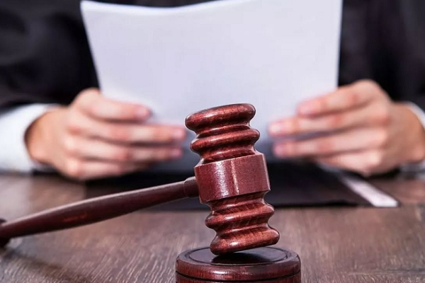 அதிக கட்டணம் வசூலித்து தீர்ப்புகள் ; கணவர் தலையீட்டால் யாழ் மல்லாகம் நீதிபதி இடைநிறுத்தம்!