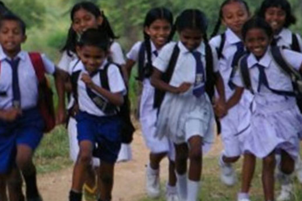 தமிழ் பாடசாலைகளுக்கு இன்று விசேட விடுமுறை ; வடக்கு பாடசாலைகள் இயங்கும்