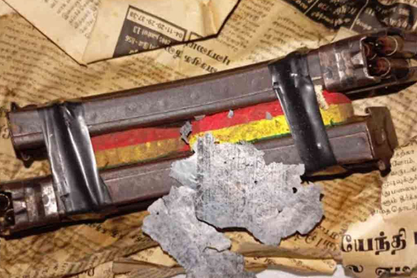 யாழ் பல்கலைக்கழகத்திற்குள் மீட்கப்பட்ட பொருட்களால் பெரும் பரபரப்பு ; பொலிஸ் பாதுகாப்பு