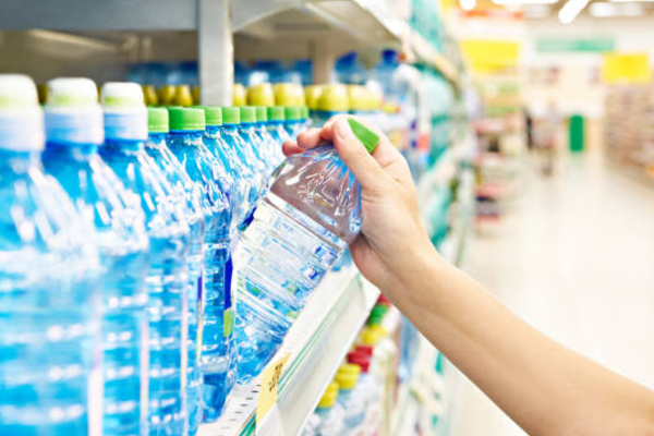 அதிக விலைக்கு குடிநீர் விற்பனை செய்தவர்களுக்கு கடும் அபராதம் வசூலிப்பு