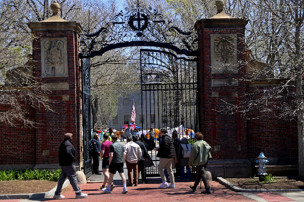 அமெரிக்காவை அதிர வைத்த சம்பவம் ; ஹவார்ட் பல்கலையில் துப்பாக்கிச்சூடு