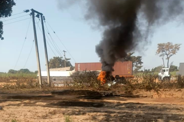 நைஜீரியாவில் பெற்றோல் லொறி வெடித்து விபத்துக்குள்ளானதில் 31 பேர் பலி