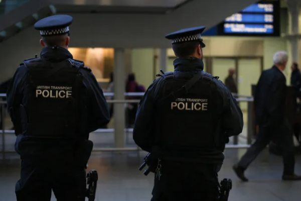 சட்டவிரோதமாக நுழைந்தமை ; இங்கிலாந்தில் சிக்கலில் இலங்கைத் தமிழர் ஒருவர்!