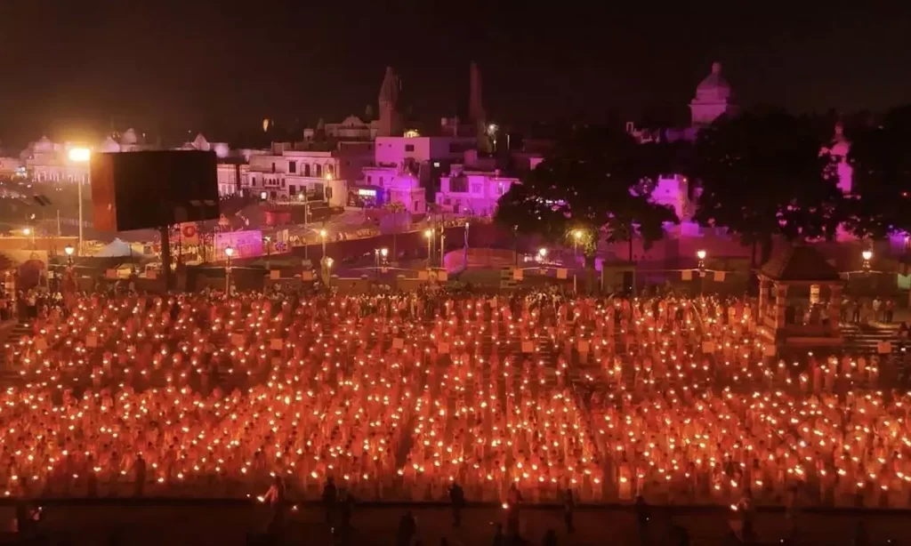 தீபாவளி பண்டிகையை ஒட்டி அயோத்தியில் 26 லட்சம் தீபம் ஏற்றி உலக சாதனை!