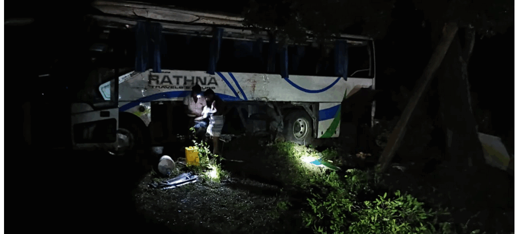 மன்னார் விபத்தில் ஒருவர் பலி; 10 பேர் காயம்