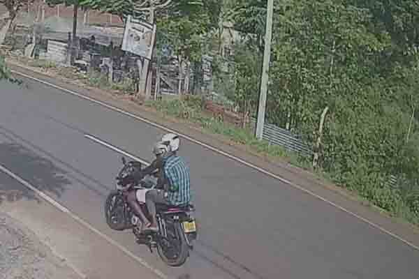 யாழில். பட்டப்பகலில் சங்கிலி அறுத்த கொள்ளையர்கள்