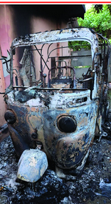 யாழ் செய்திகள்: வன்முறைக்குழு வீடு புகுந்து அட்டகாசம்!! சுன்னாகம் -சூராவத்தையில் சம்பவம்