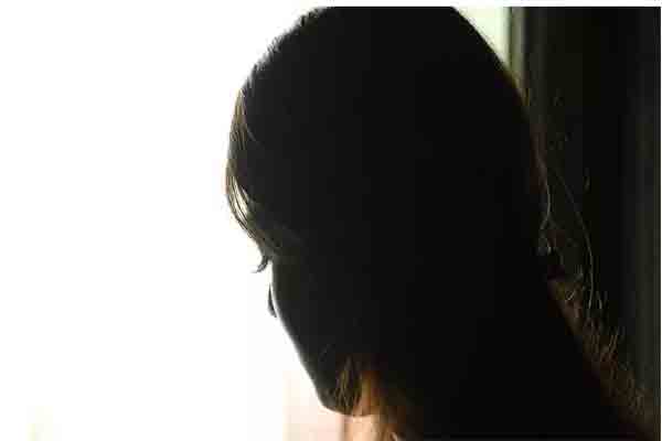 கோவை வன்கொடுமை : வீடு,வீடாக சென்று கதவை தட்டி கதறிய மாணவி