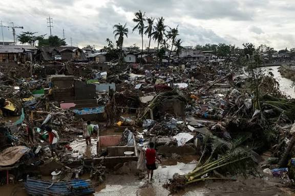 ‘கல்மேகி’ புயல் பேரழிவு – பிலிப்பைன்ஸில் நூற்றுக்கணக்கானோர் உயிரிழப்பு, வியட்நாம் நோக்கி நகர்கிறது!