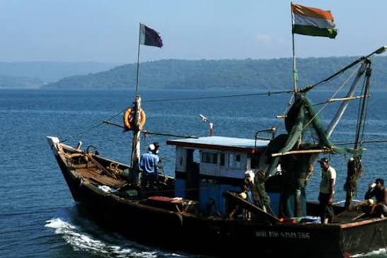 இலங்கை கடற்பரப்பில் அத்துமீறி நுழையும் தமிழக மீனவர்கள் – நடவடிக்கை எடுக்க கோரிக்கை