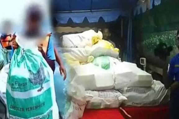 கடலோரத்தில் மிதந்த மர்மப் பொதி – போதைப் பொருளா? விசாரணையில் அதிர்ச்சி!