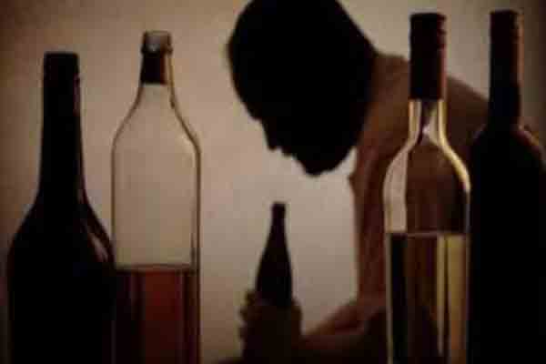 மது அருந்திய ஐவர் மரணம்: பெண் கைது