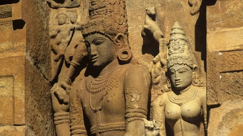 வடமொழிப் பெயர் சர்ச்சை: ராஜராஜ சோழன், ராஜேந்திர சோழனின் உண்மையான பெயர் என்ன?