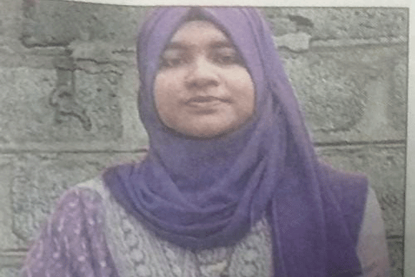 கோடாரி தாக்குதலில் உயர்தர மாணவி பலி